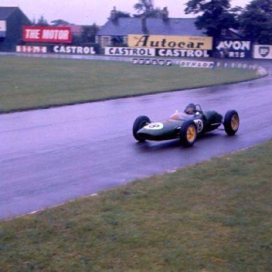 GP Grande Bretagne sous la pluie à Aintree sur la Lotus 21 GP Grande Bretagne sous la pluie à Aintree sur la Lotus 21